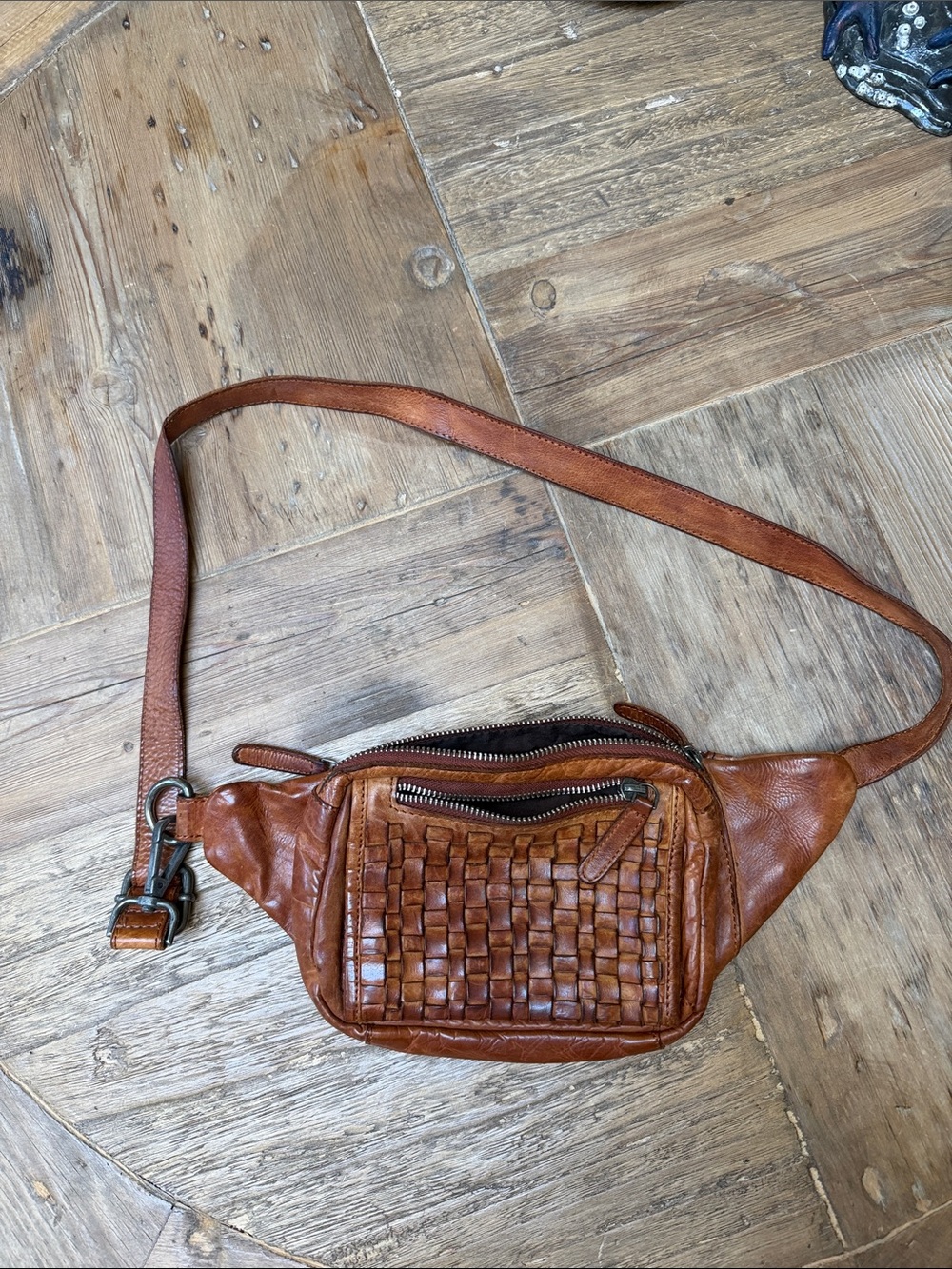 Vilenca leather bag